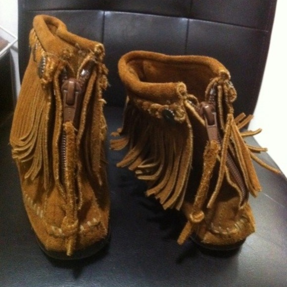 Minnetonka Hightop BackZip Boot - Picture 2 of 7